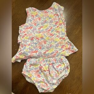 The Beaufort Bonnet Company floral bloomer set. 12-18M